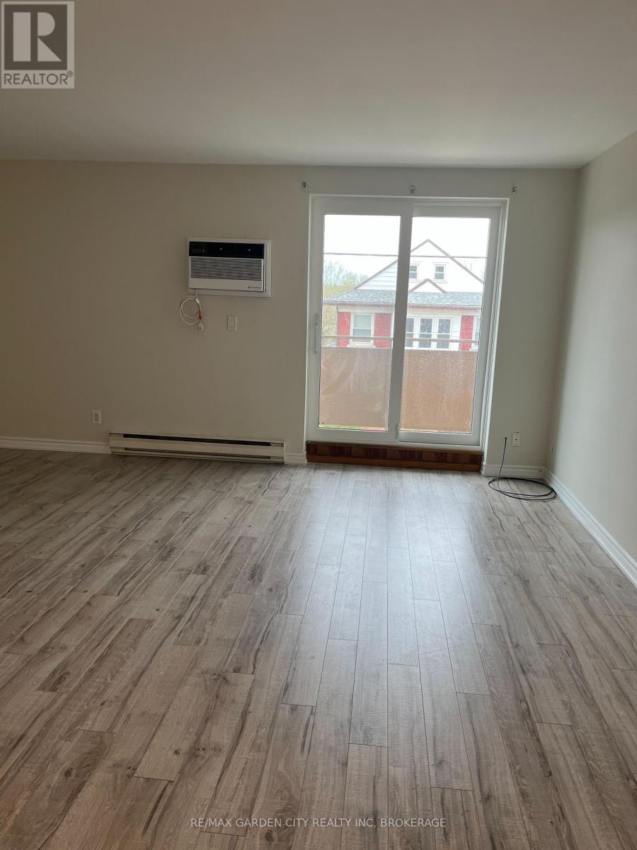 #302 4692 CRYSLER AVENUE - 9