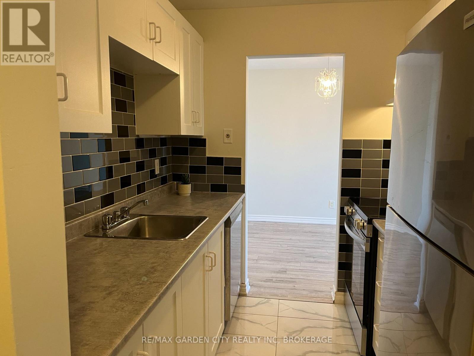 #302 4692 CRYSLER AVENUE - 5