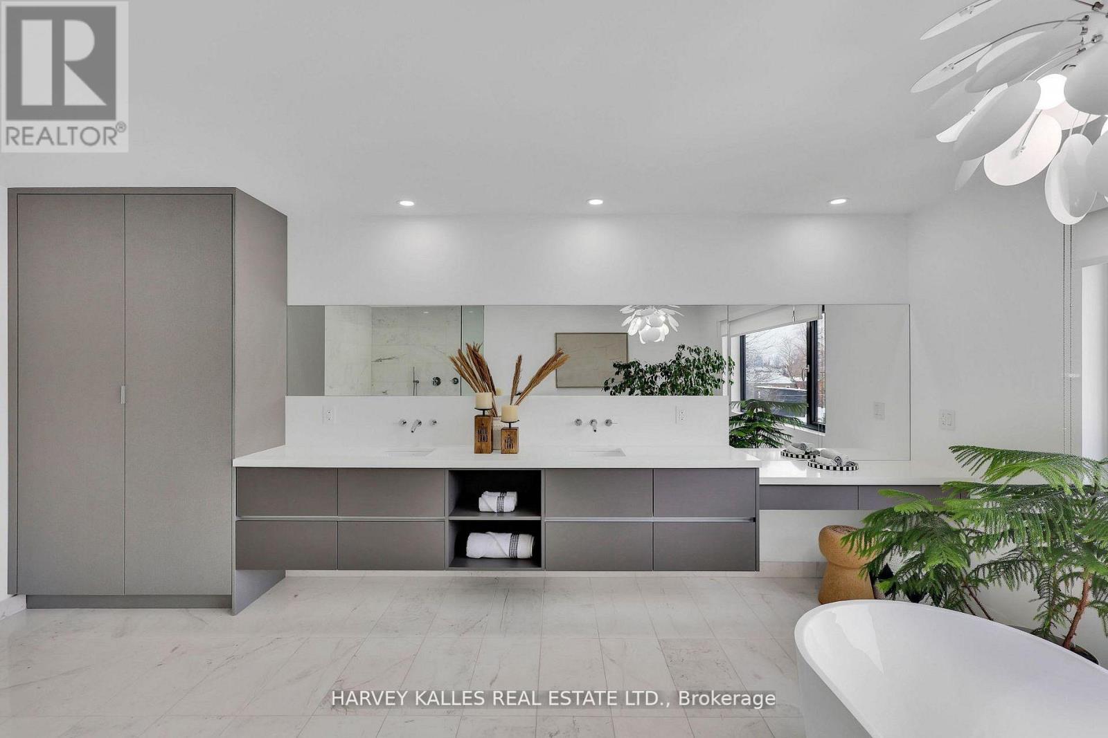 223 WYCHWOOD AVENUE - 32