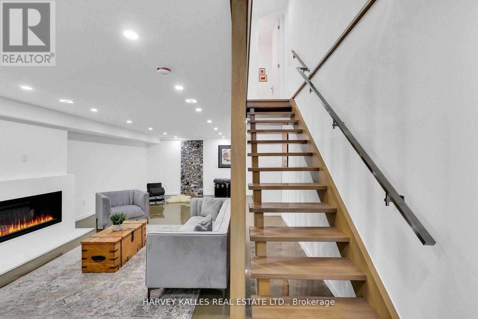 223 WYCHWOOD AVENUE - 34