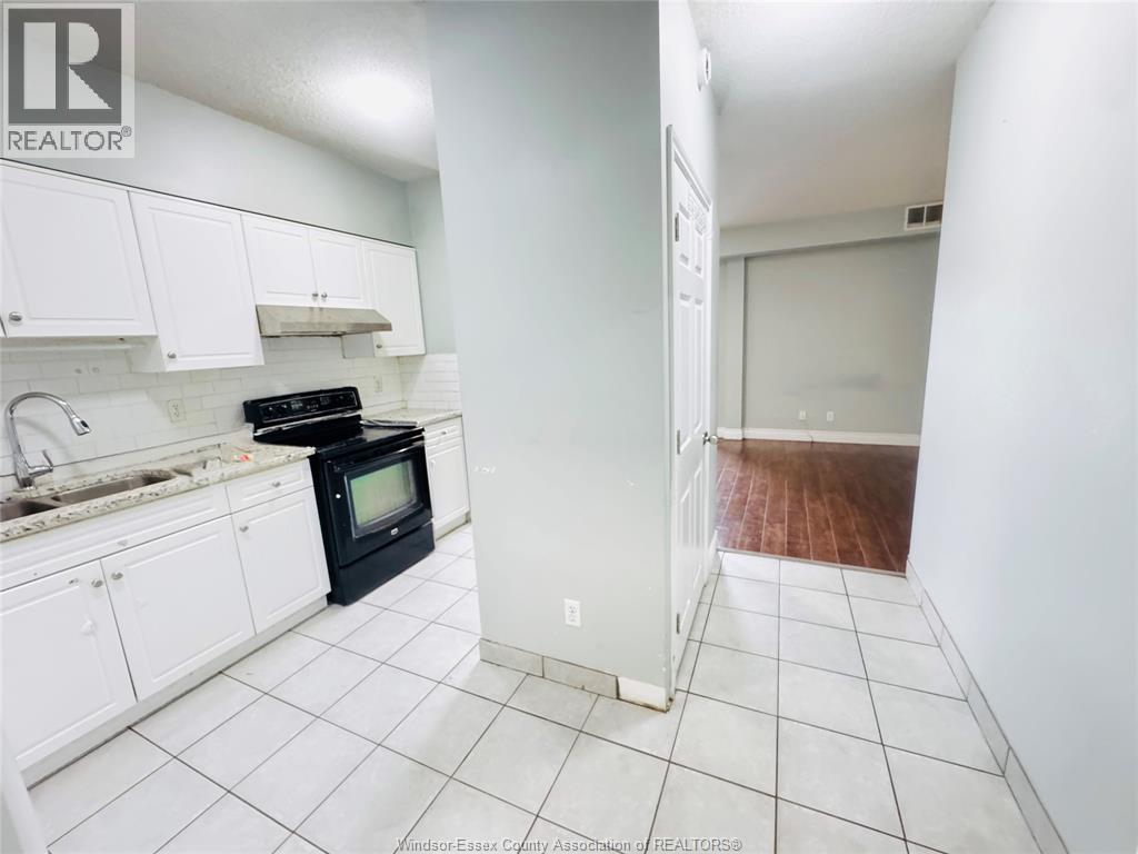 275 WYANDOTTE STREET West Unit# 305, Windsor, Ontario, N9A5X1 — Photo 9