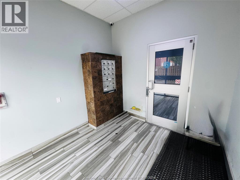 275 WYANDOTTE STREET West Unit# 305, Windsor, Ontario, N9A5X1 — Photo 5