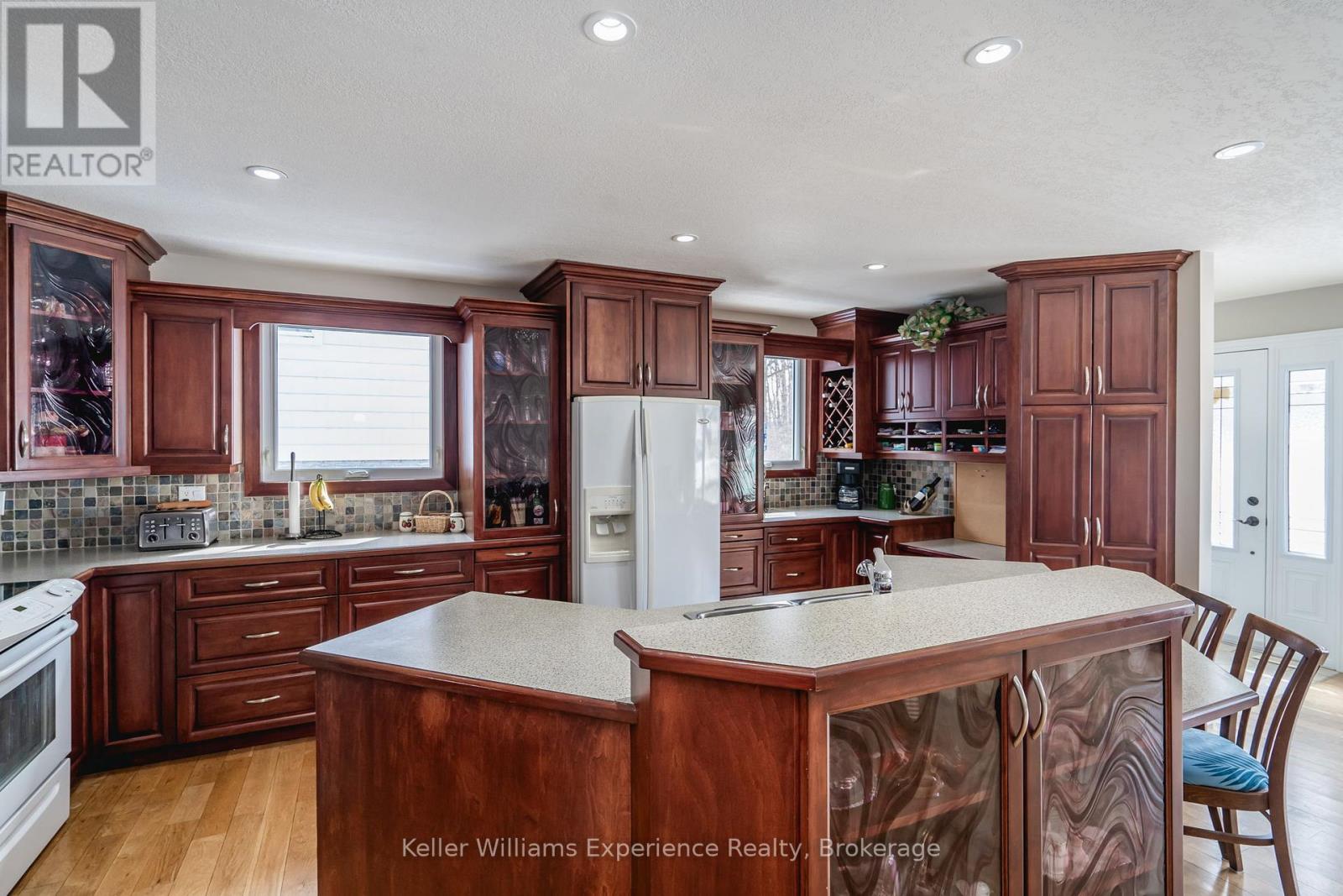 201 BAYFIELD AVENUE - 7