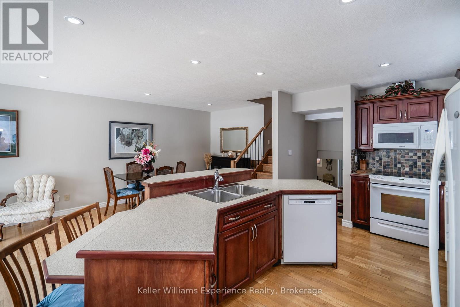 201 BAYFIELD AVENUE - 9