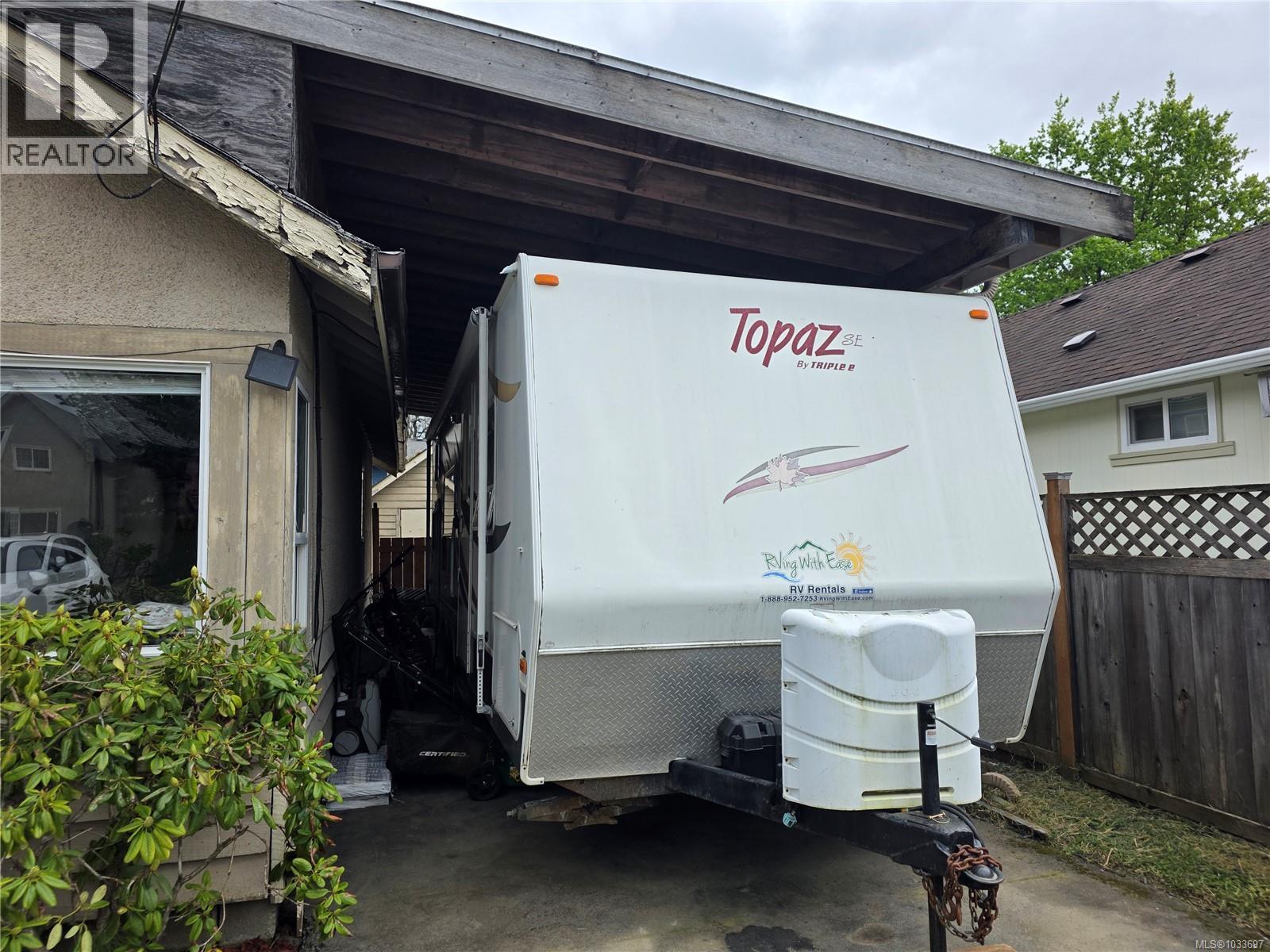 4883 Elizabeth St - Image 2