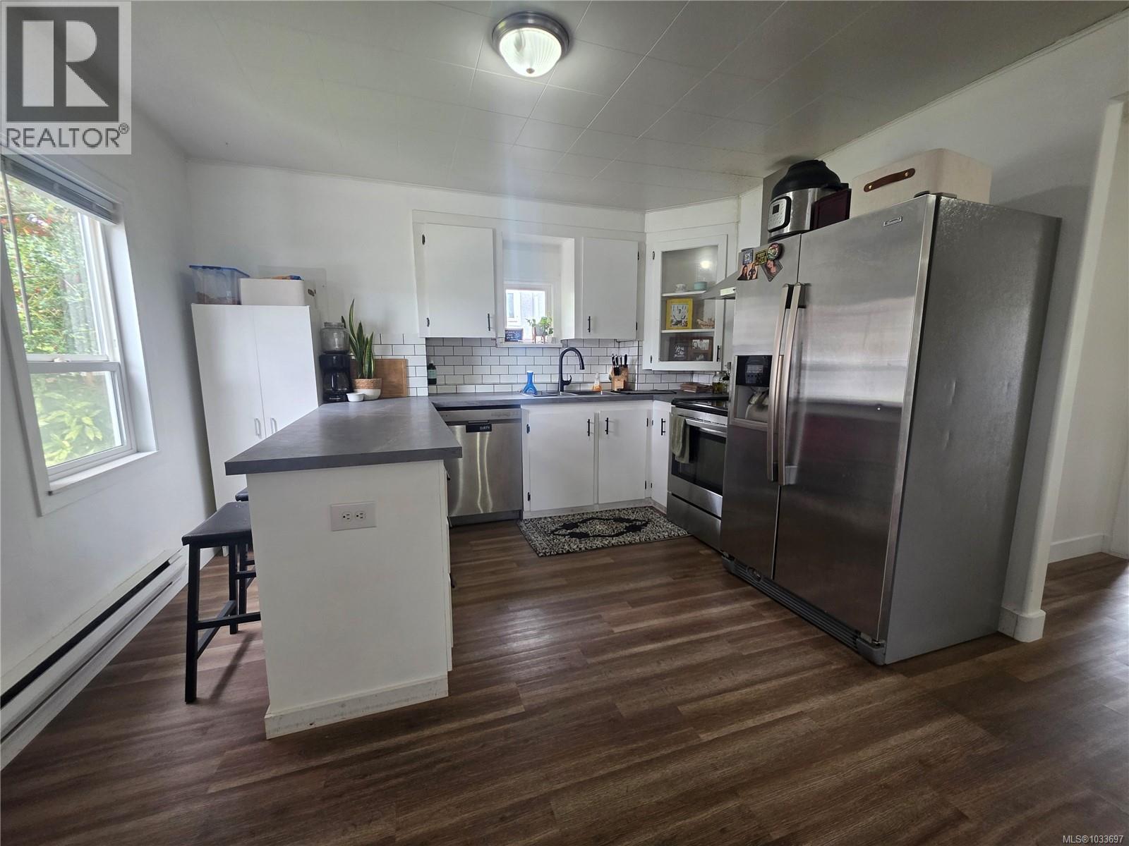 4883 Elizabeth St - Image 3