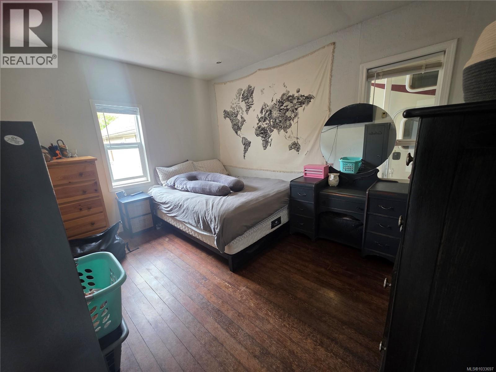 4883 Elizabeth St - 9