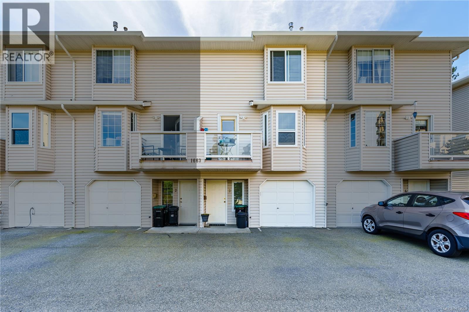 #3 1663 Dufferin Cres - 27