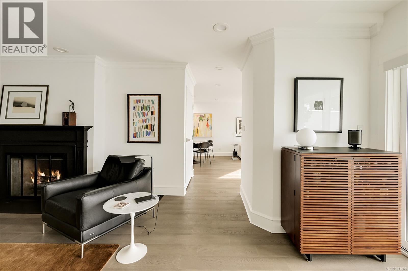 554 Beach Dr - 10