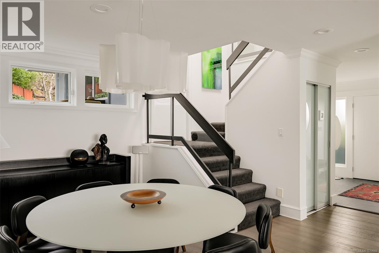 554 Beach Dr, Oak Bay