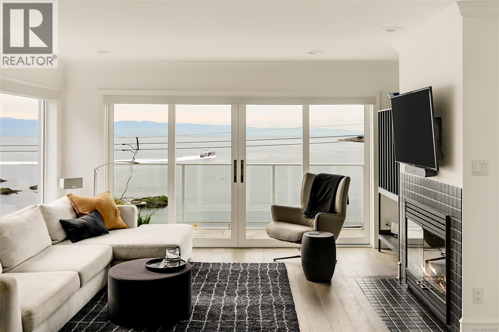 554 Beach Dr - 18
