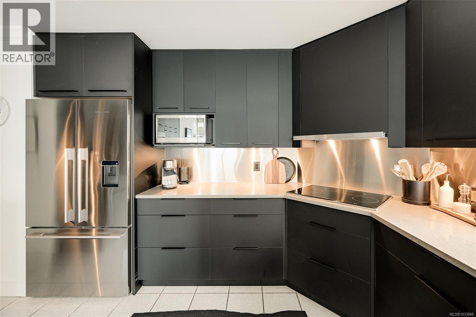 554 Beach Dr - 24