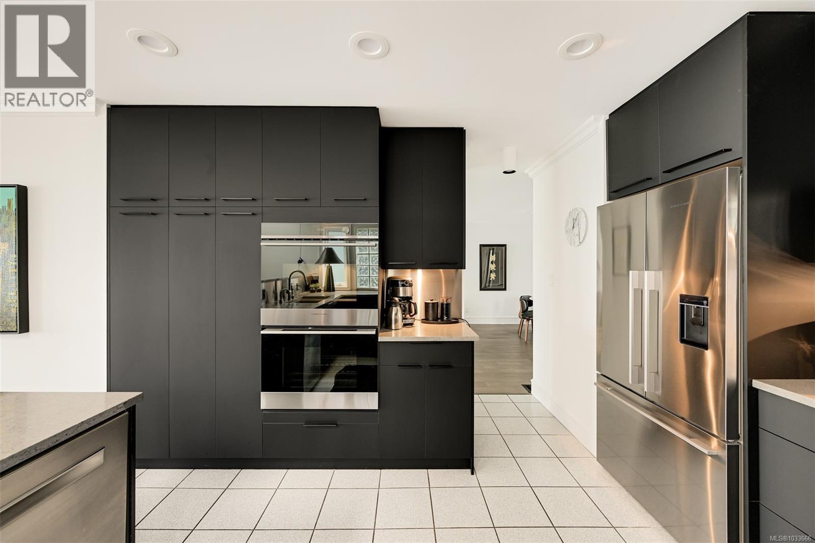 554 Beach Dr, Oak Bay