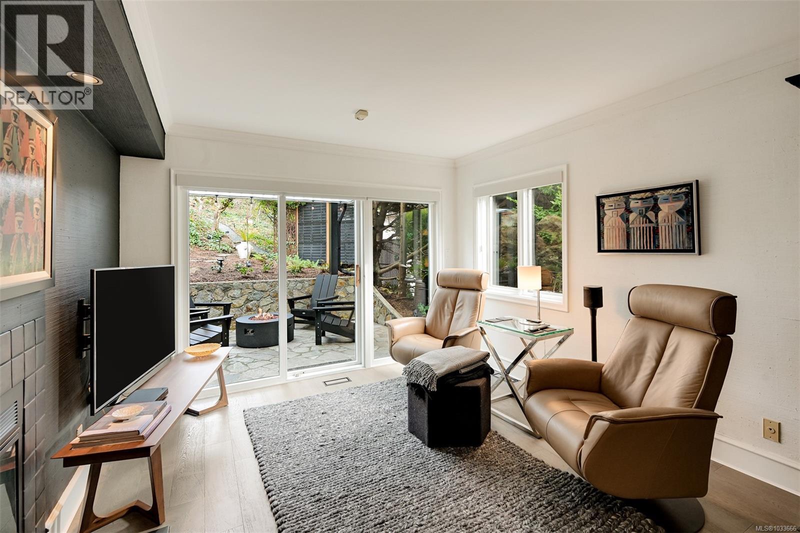 554 Beach Dr - 27
