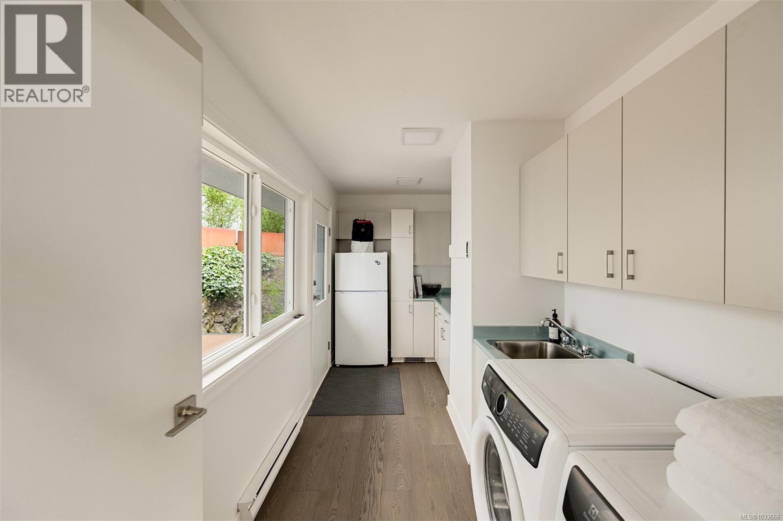 554 Beach Dr - 53