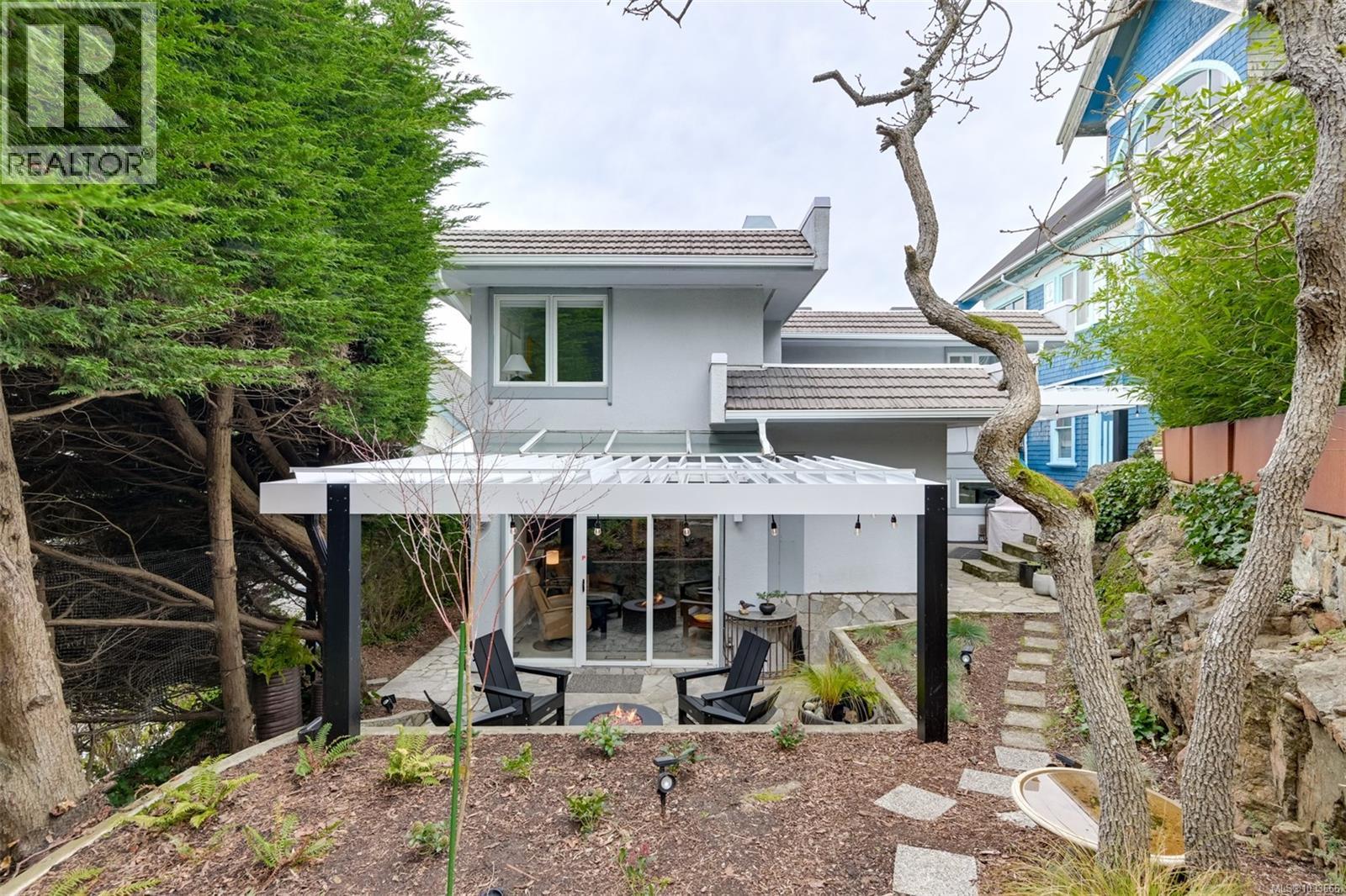 554 Beach Dr - 58