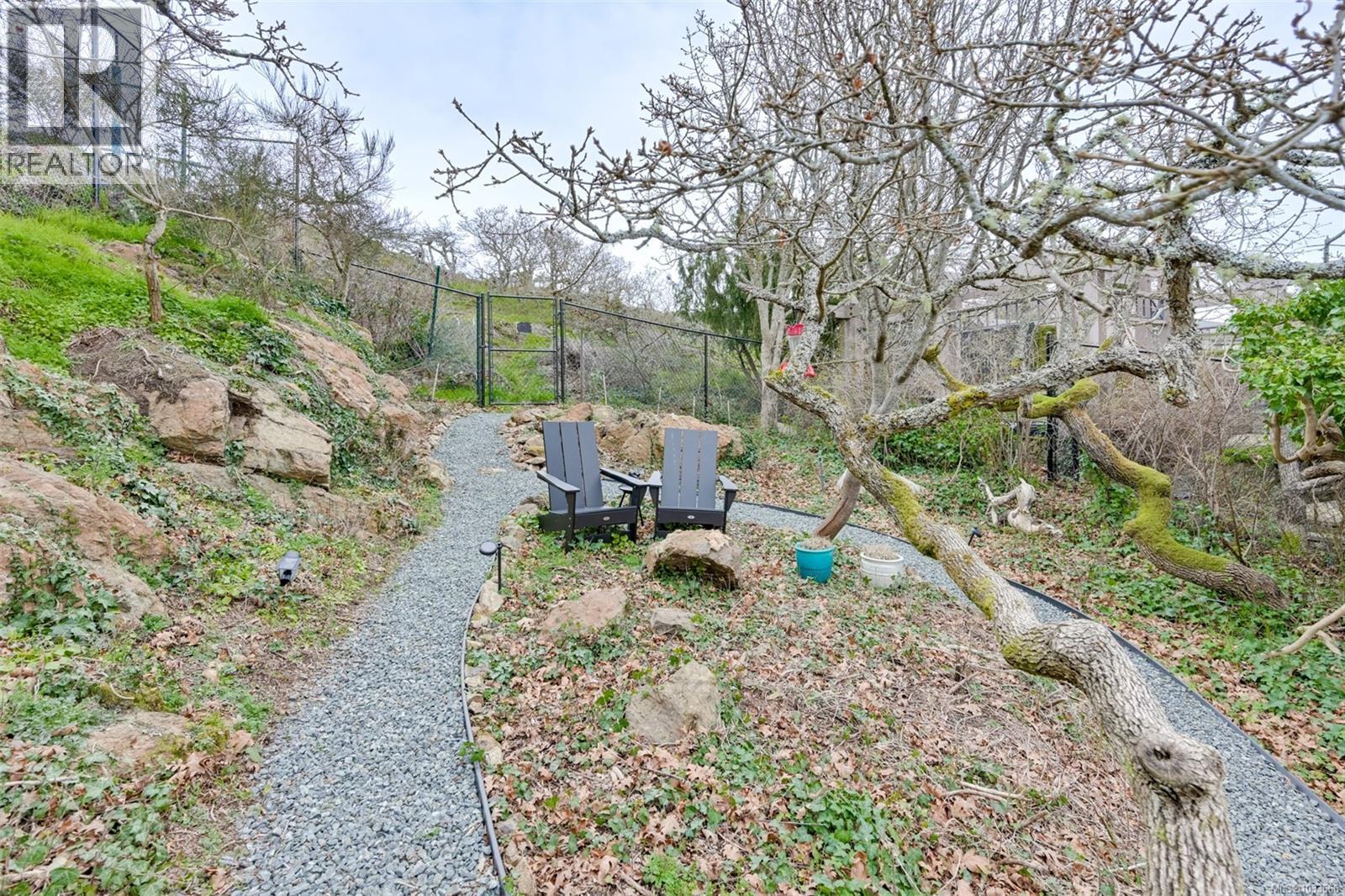 554 Beach Dr, Oak Bay