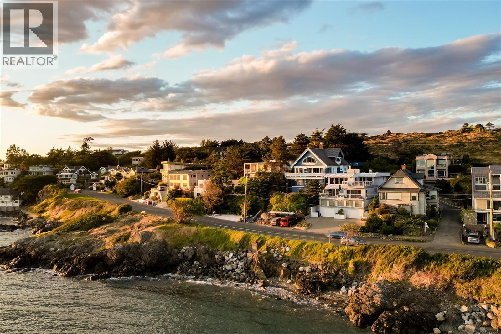 554 Beach Dr, Oak Bay