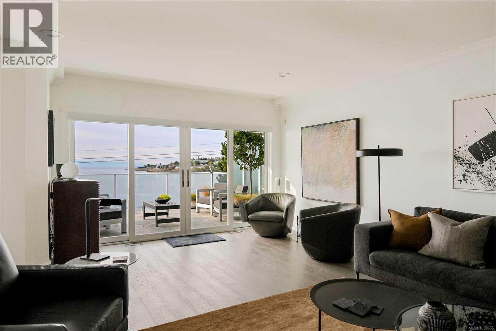 554 Beach Dr - 9