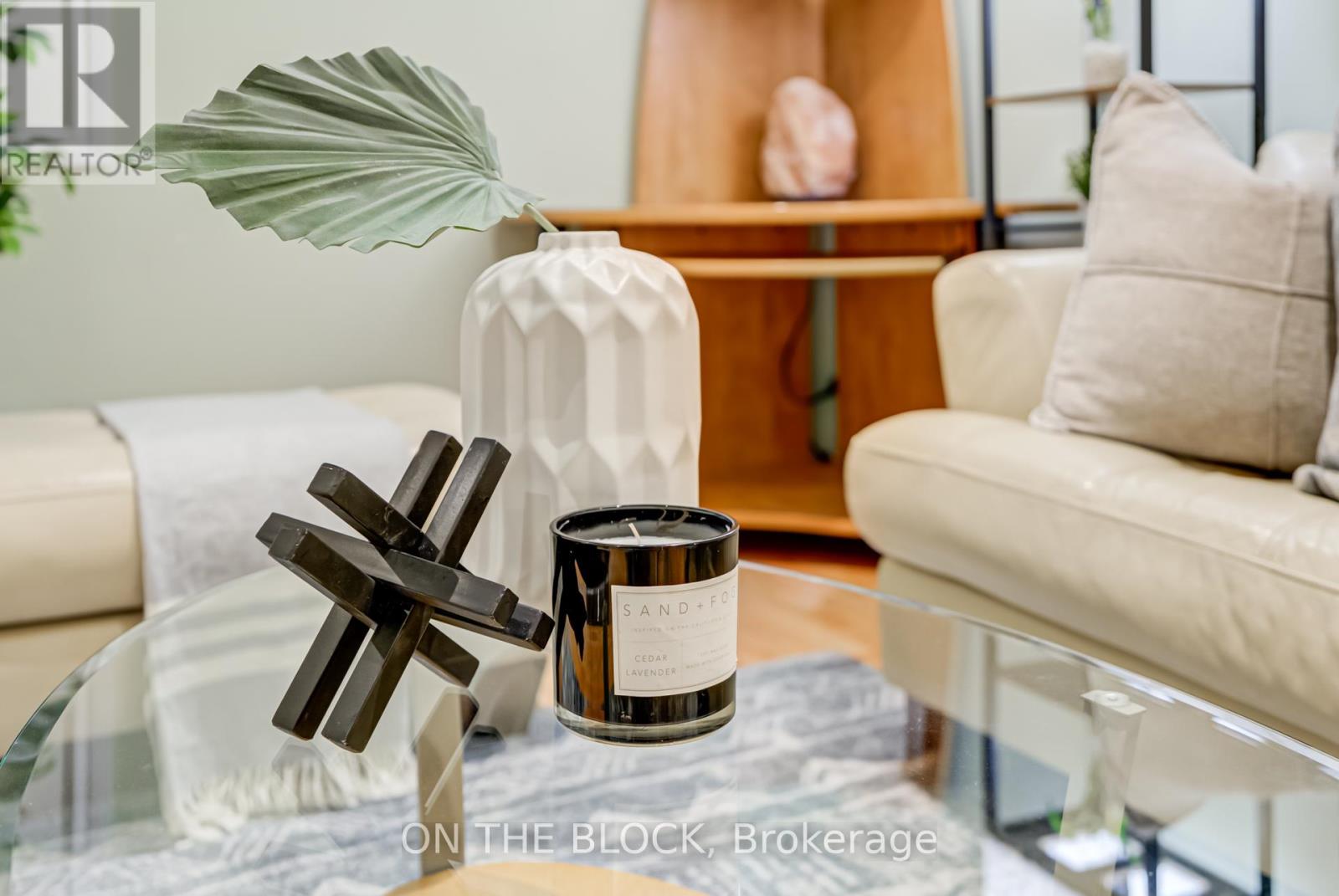 #4 224 ROSEMOUNT AVENUE - 31