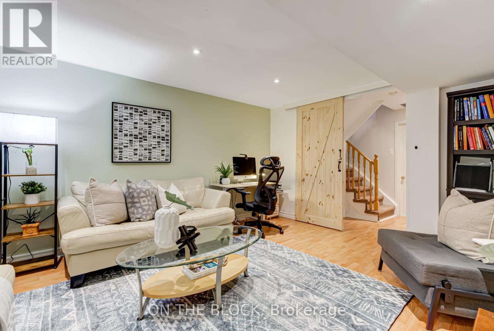 #4 224 ROSEMOUNT AVENUE - 32