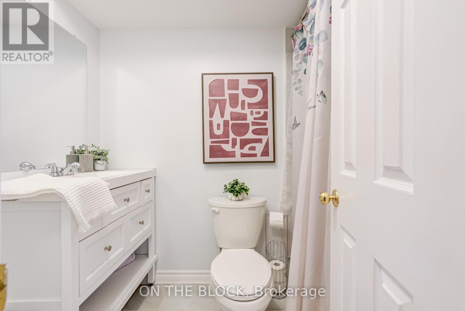 #4 224 ROSEMOUNT AVENUE - 39