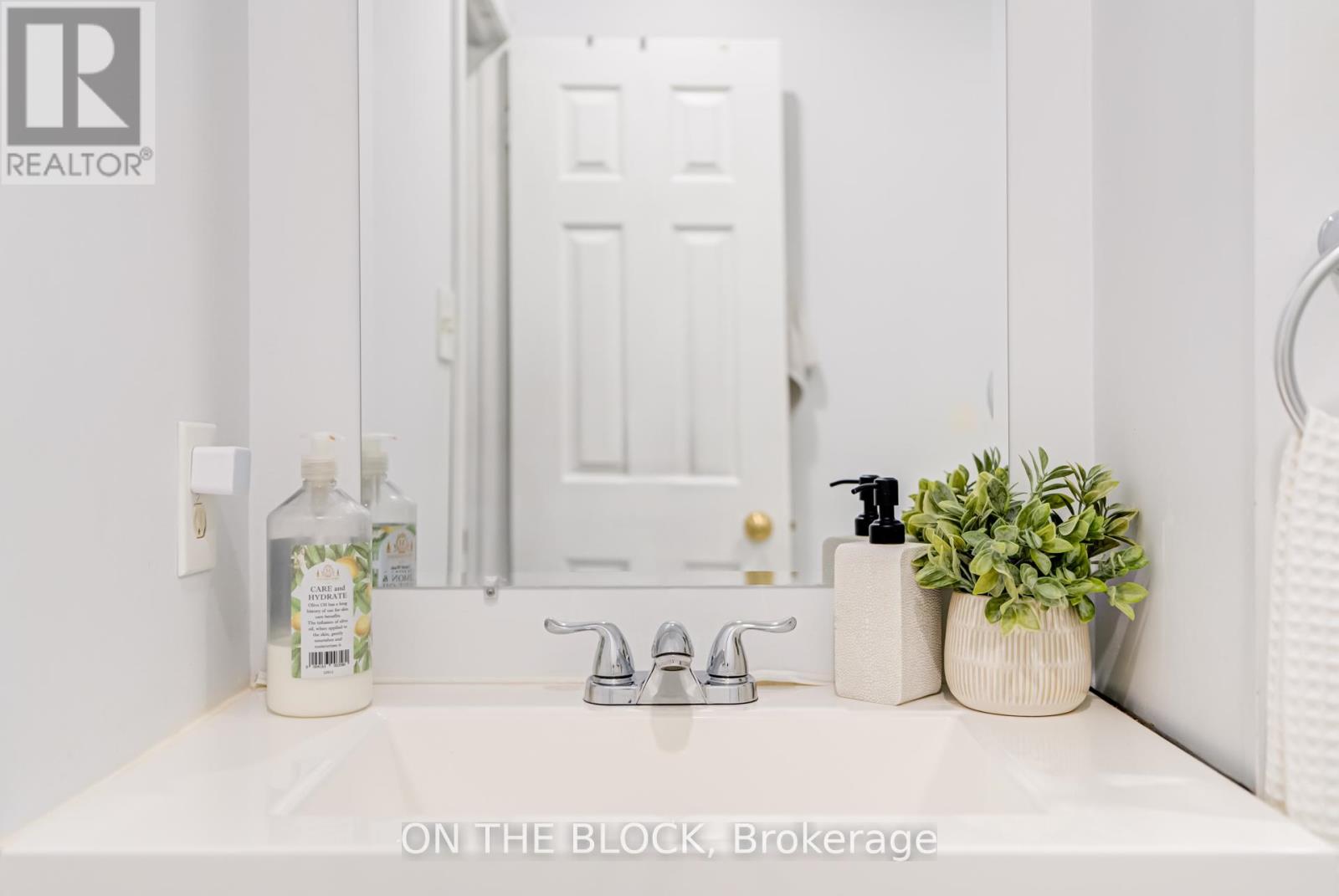 #4 224 ROSEMOUNT AVENUE - 42