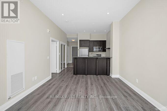 #615 16 CONCORD PLACE - 18