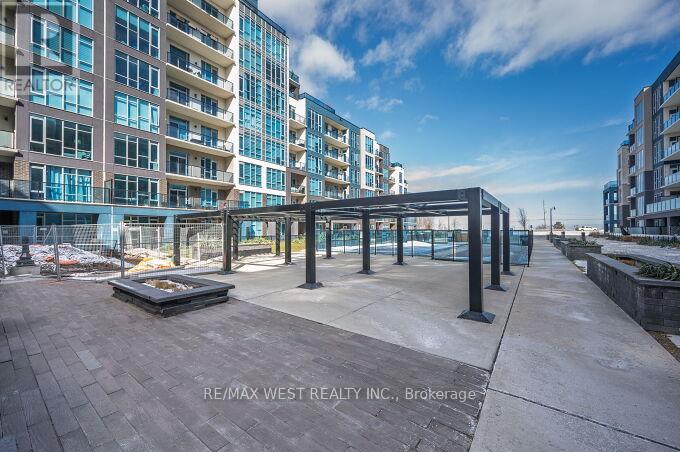 #615 16 CONCORD PLACE - 32