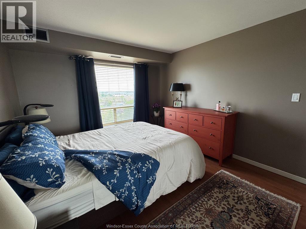 #906 3601 RIVERSIDE DRIVE East - 23