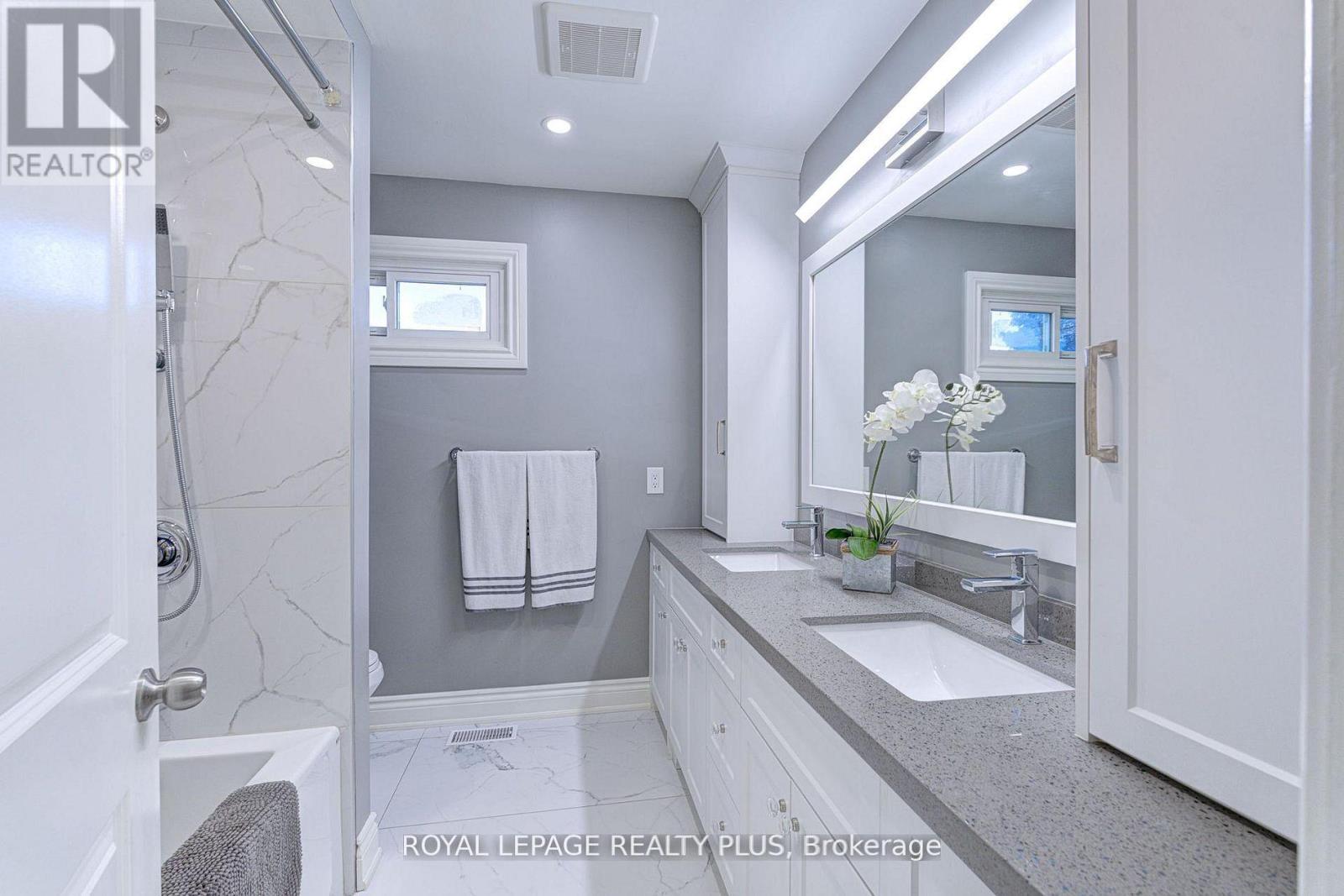 2063 CAVENDISH DRIVE — photo 31