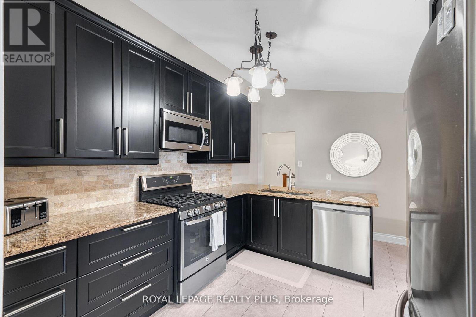 2063 CAVENDISH DRIVE — photo 19
