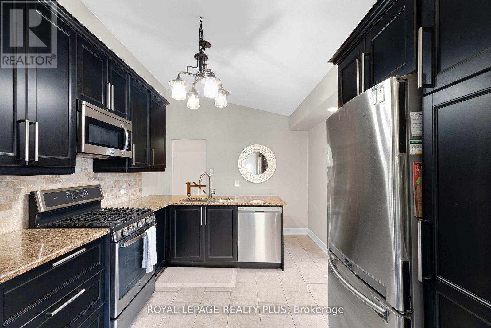 2063 CAVENDISH DRIVE — photo 18