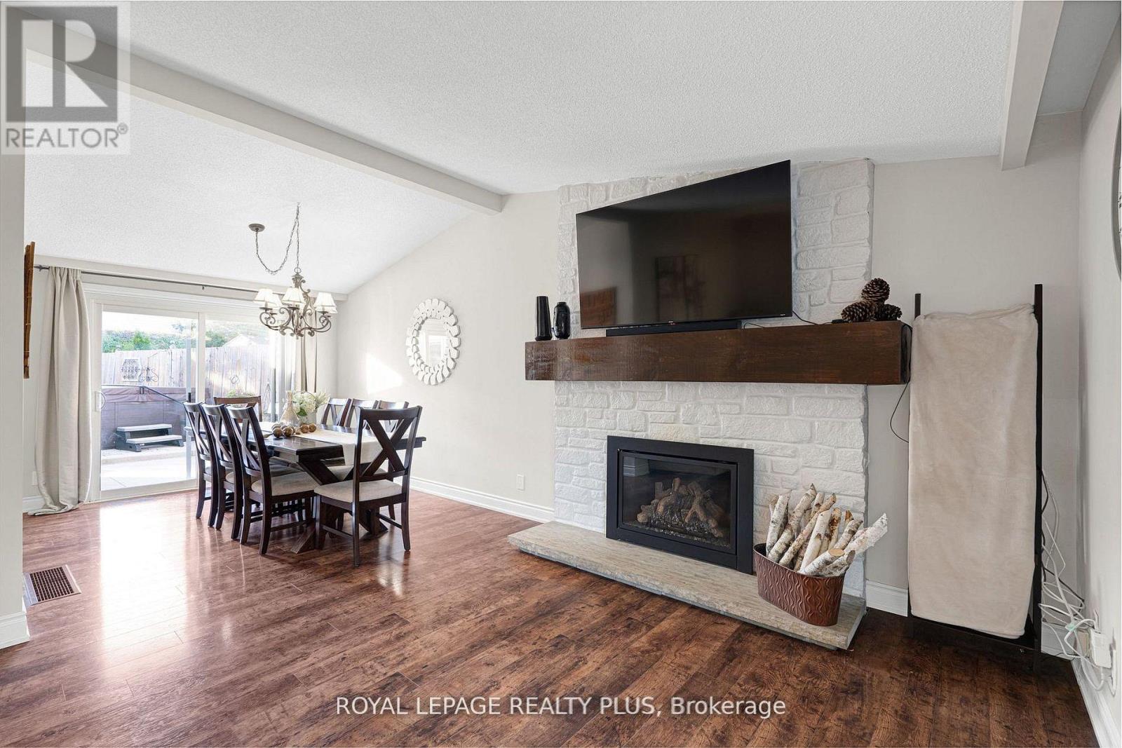2063 CAVENDISH DRIVE — photo 17