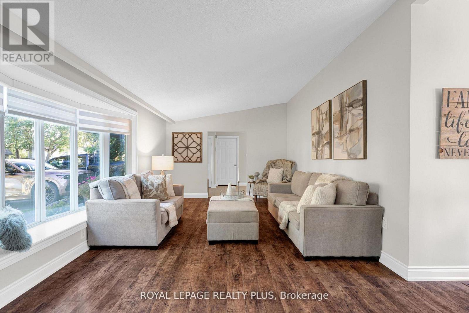 2063 CAVENDISH DRIVE — photo 9