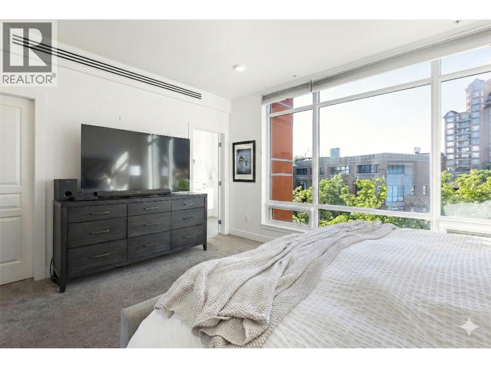 103 1151 Sunset Drive, Kelowna
