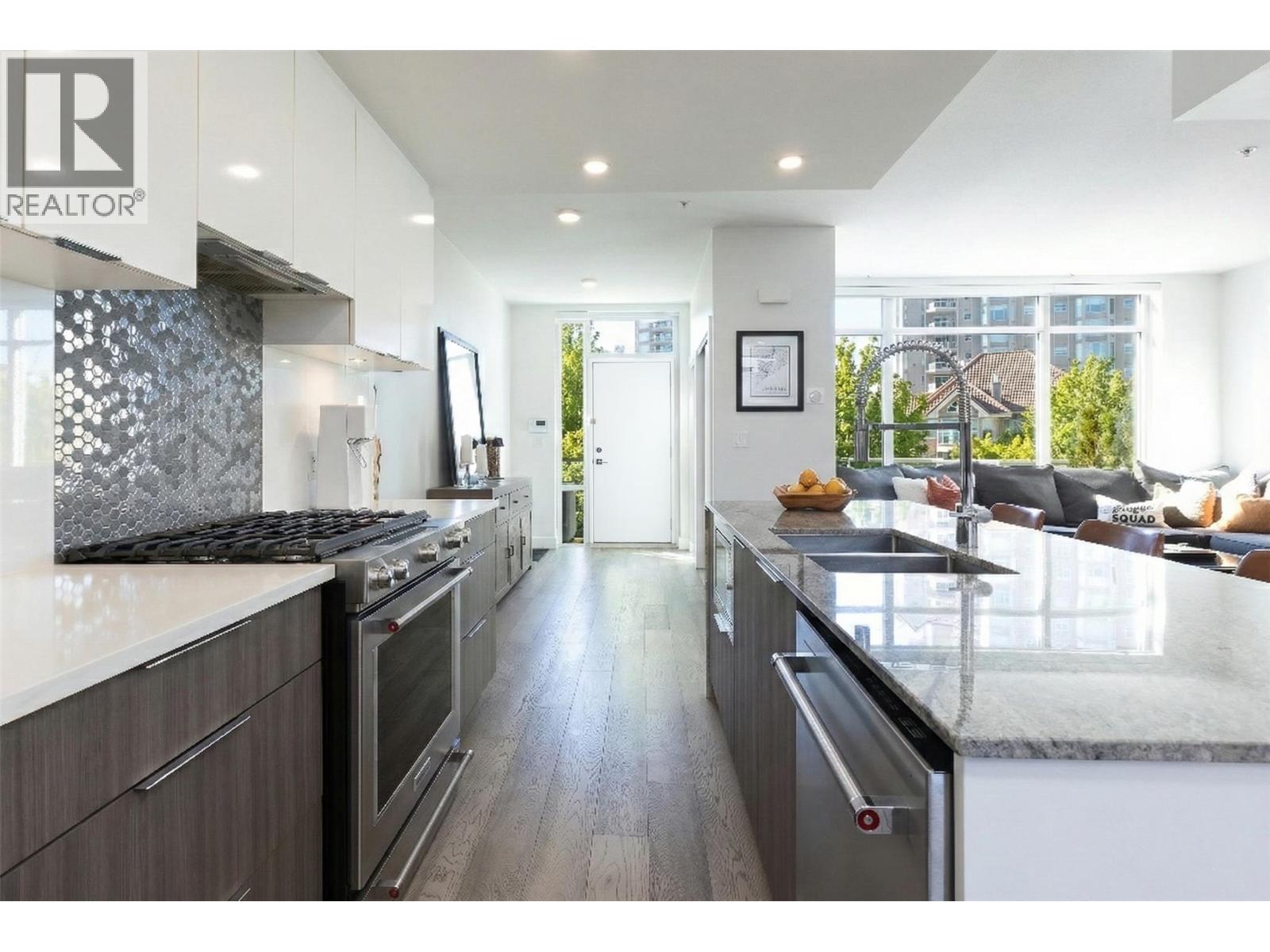 103 1151 Sunset Drive, Kelowna