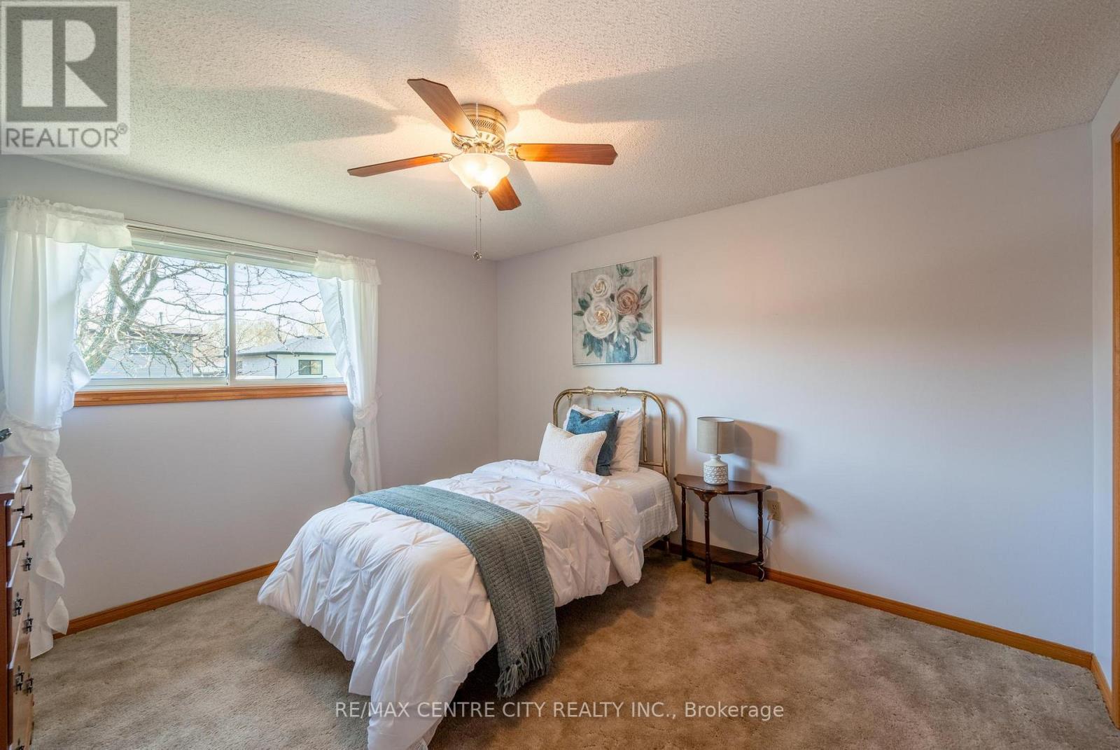 22 SADDY CRESCENT - 16