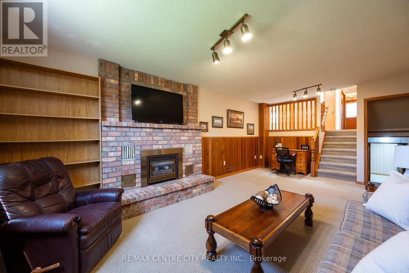22 SADDY CRESCENT - 18