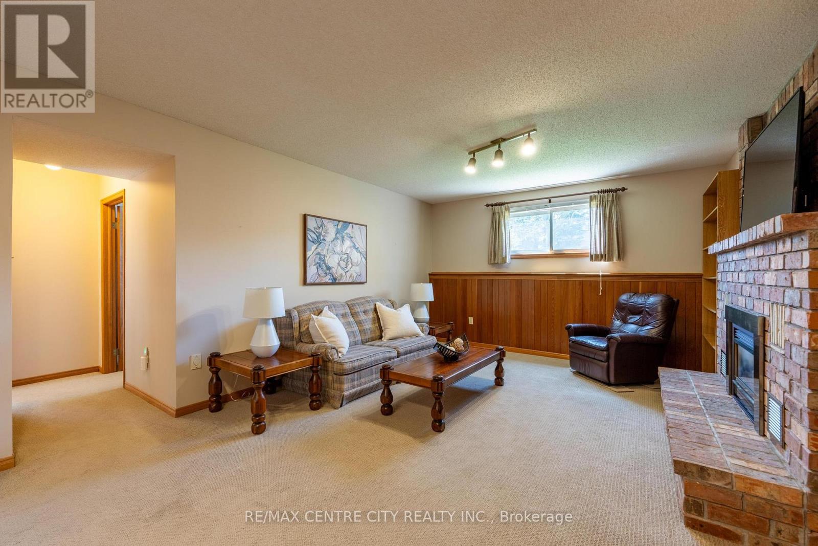 22 SADDY CRESCENT - 19