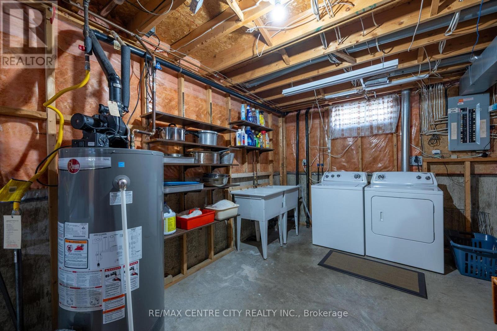 22 SADDY CRESCENT - 27