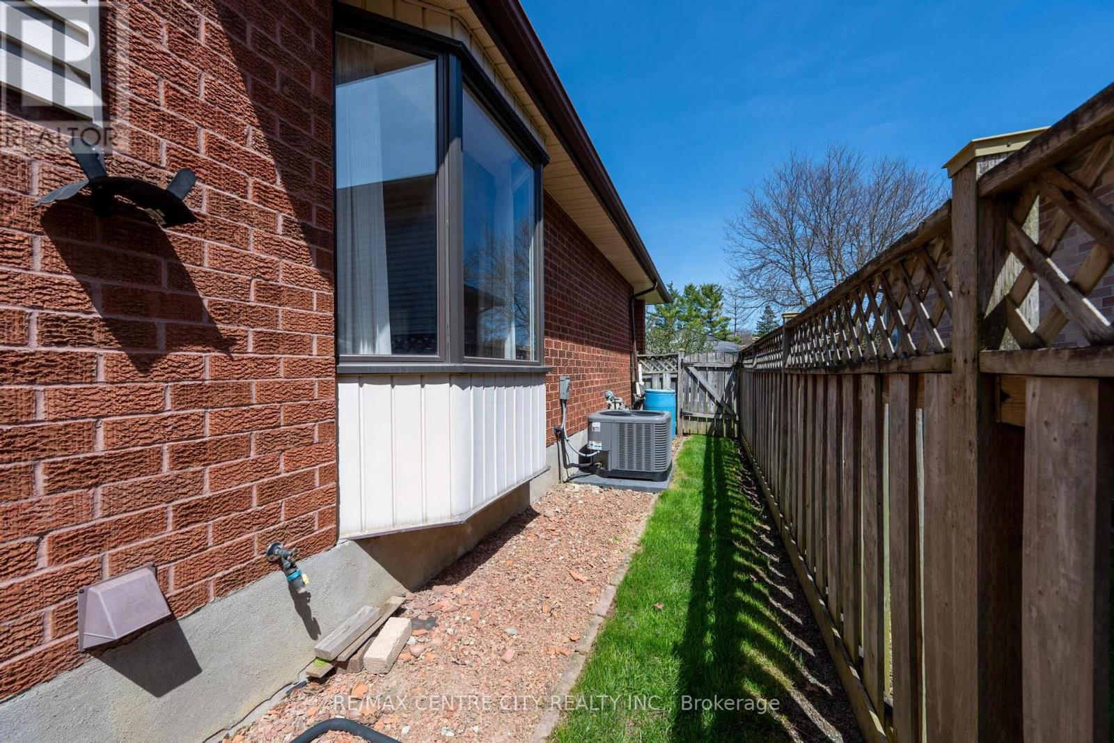 22 SADDY CRESCENT - 35
