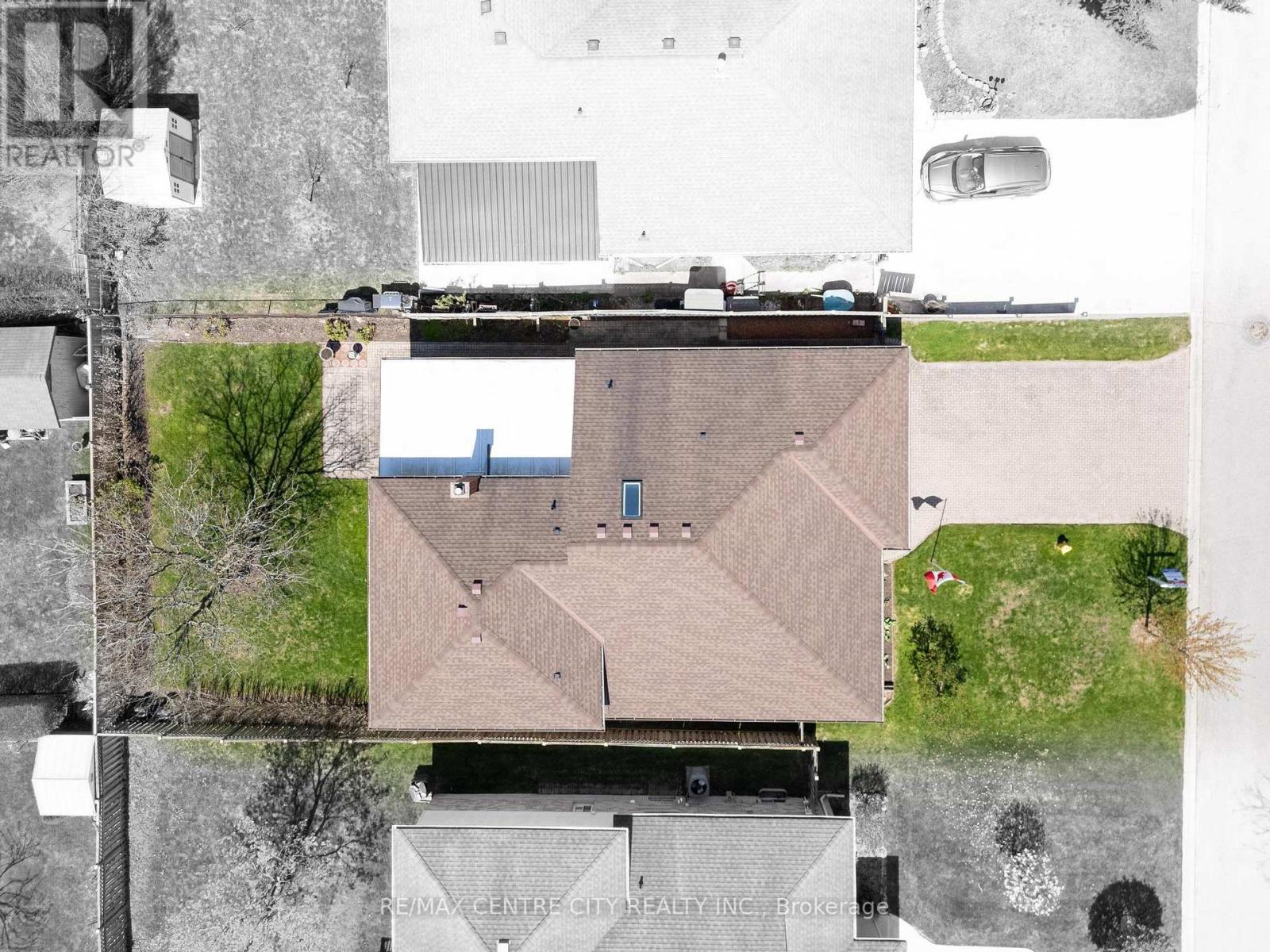 22 SADDY CRESCENT - 38