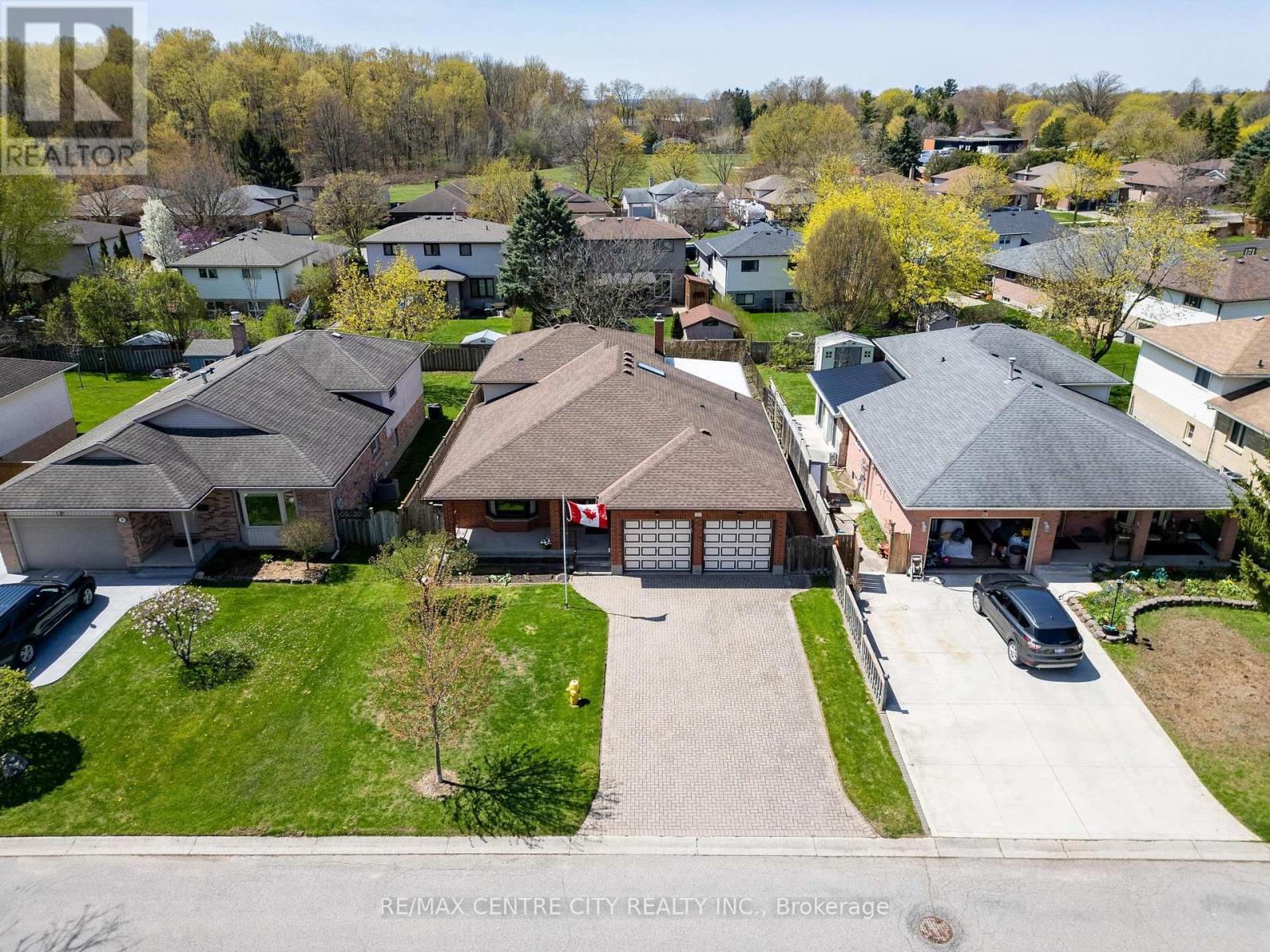 22 SADDY CRESCENT - 40
