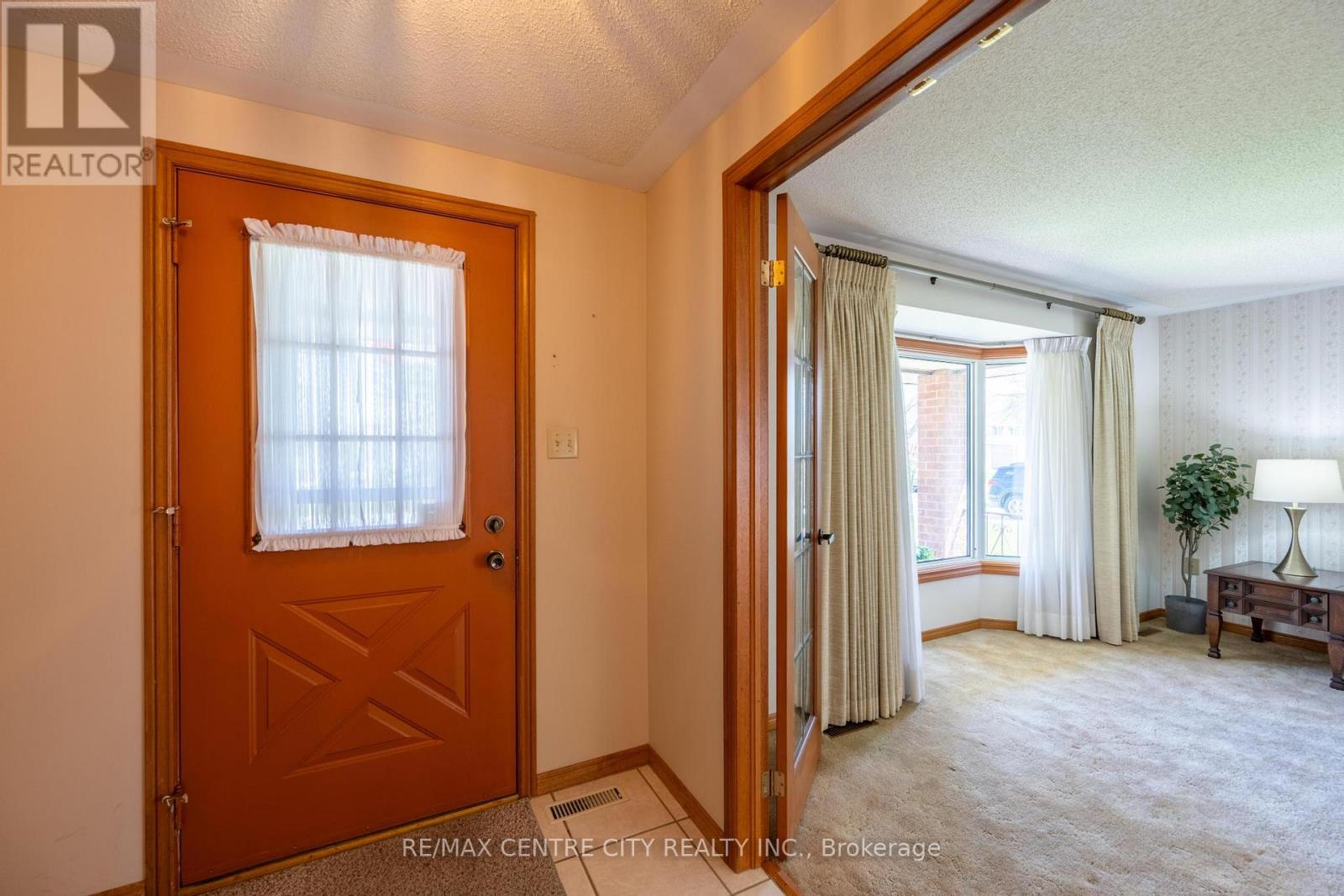 22 SADDY CRESCENT - 5