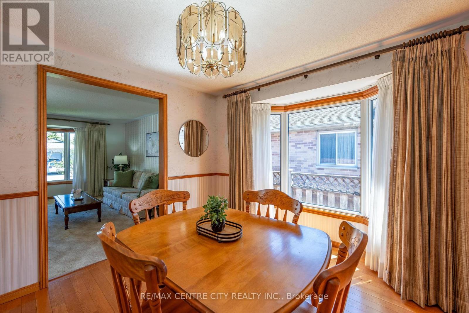 22 SADDY CRESCENT - 7