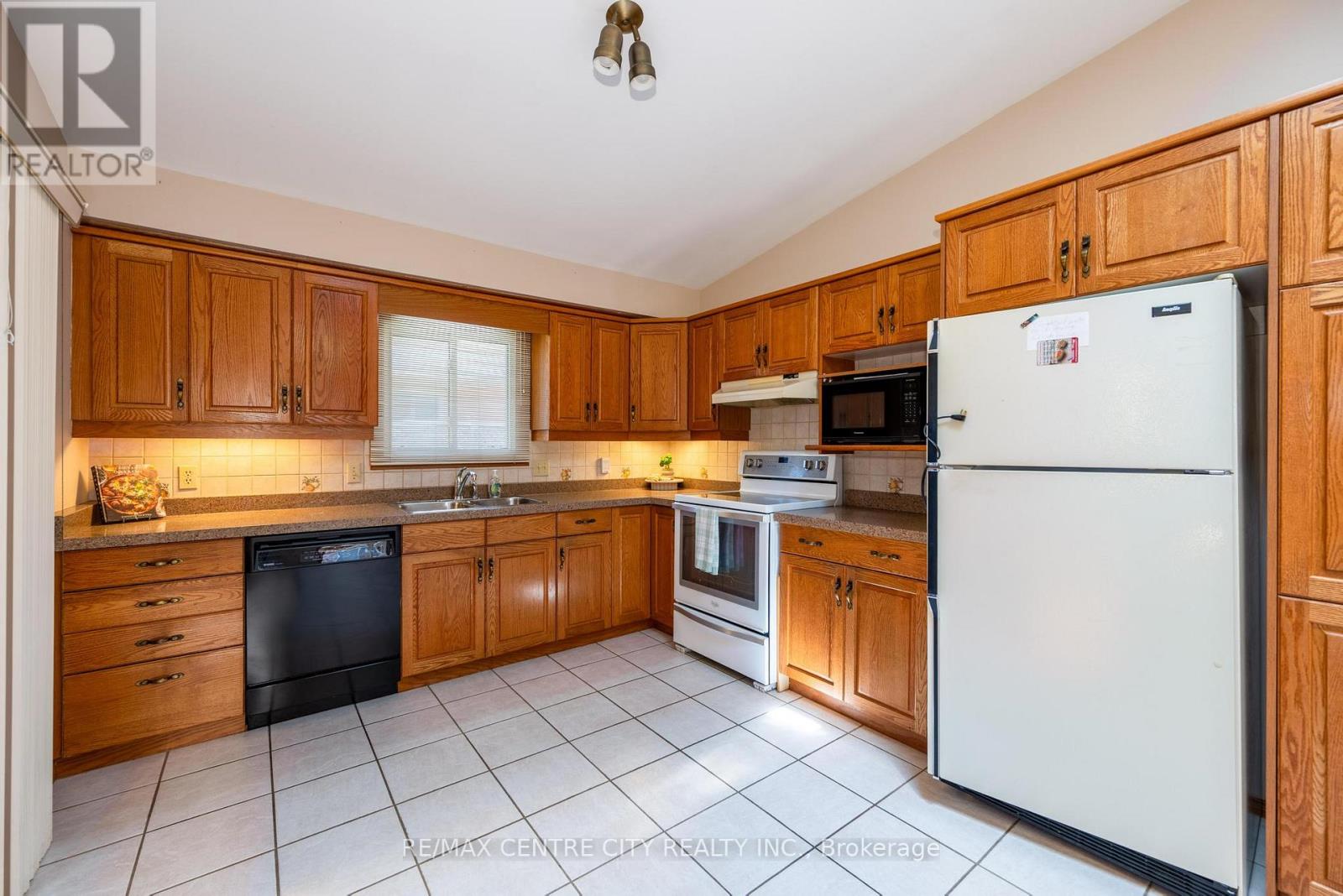 22 SADDY CRESCENT - 8