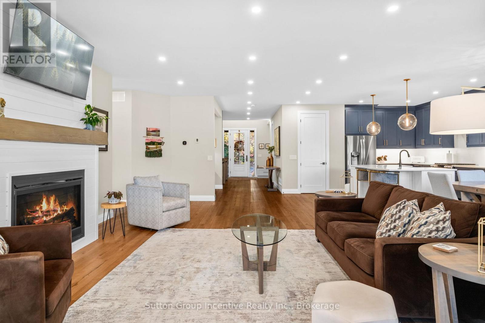 24 ST GEORGES COURT - 17