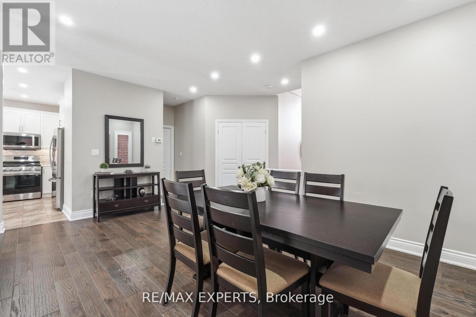 74 BOULDER CRESCENT — photo 10