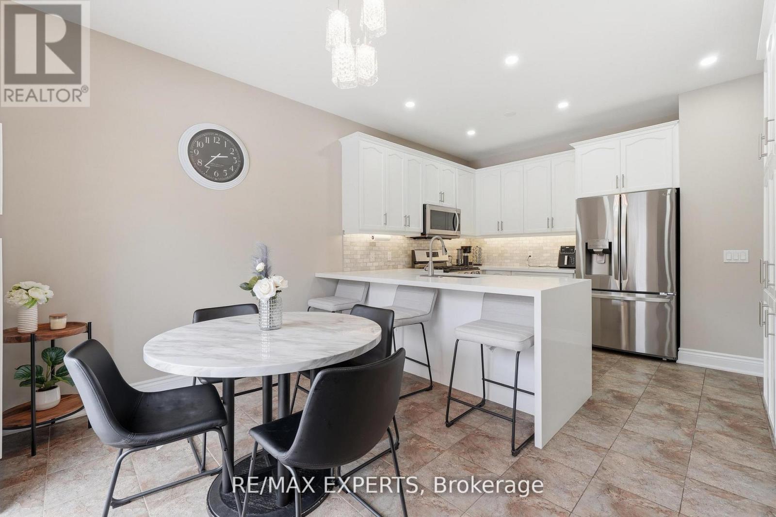 74 BOULDER CRESCENT — photo 16